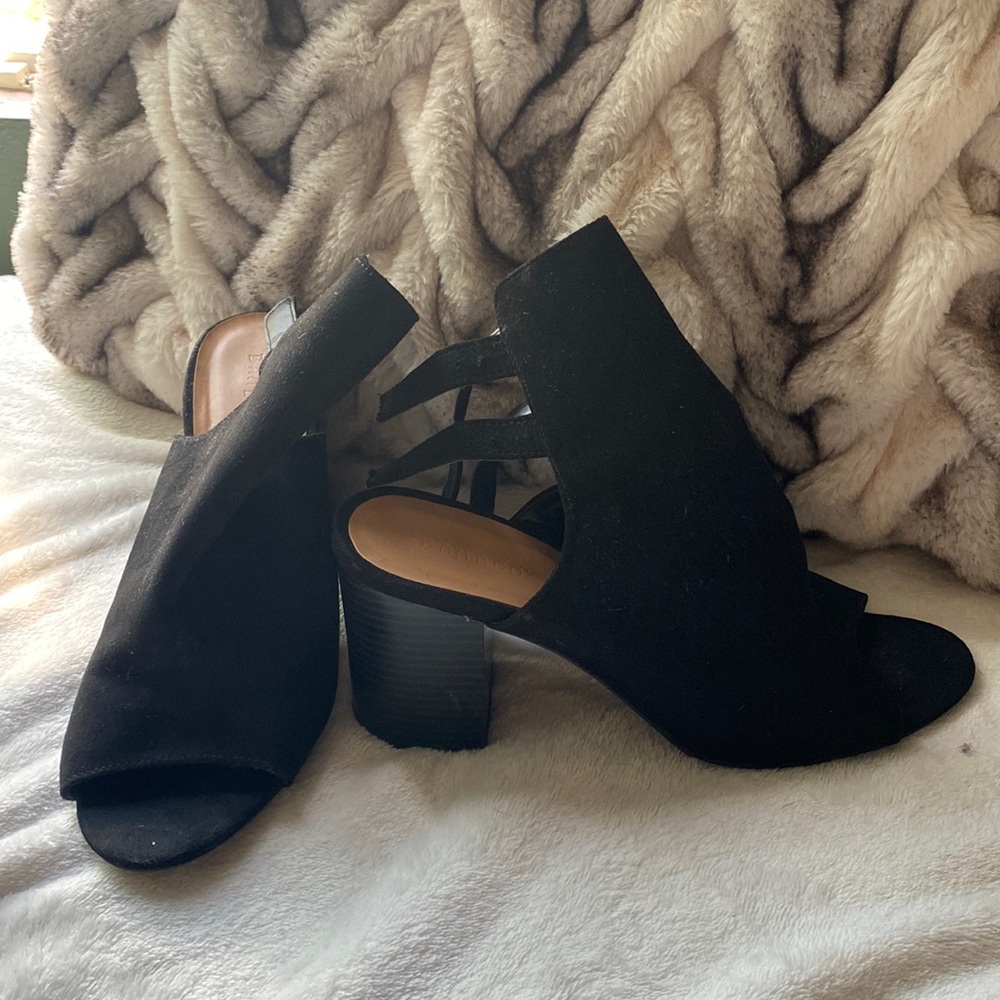 Black business heels